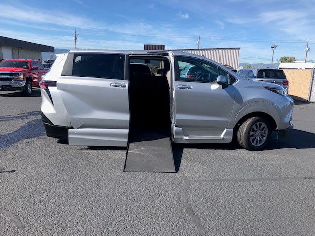 (PS082260) 2023 Toyota Sienna LE