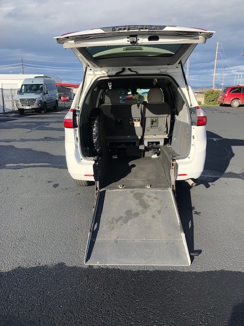 LS022837) 2020 Toyota Sienna L | Northwest Mobility