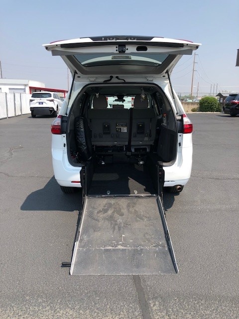 (LS055831)  2020 Toyota Sienna L