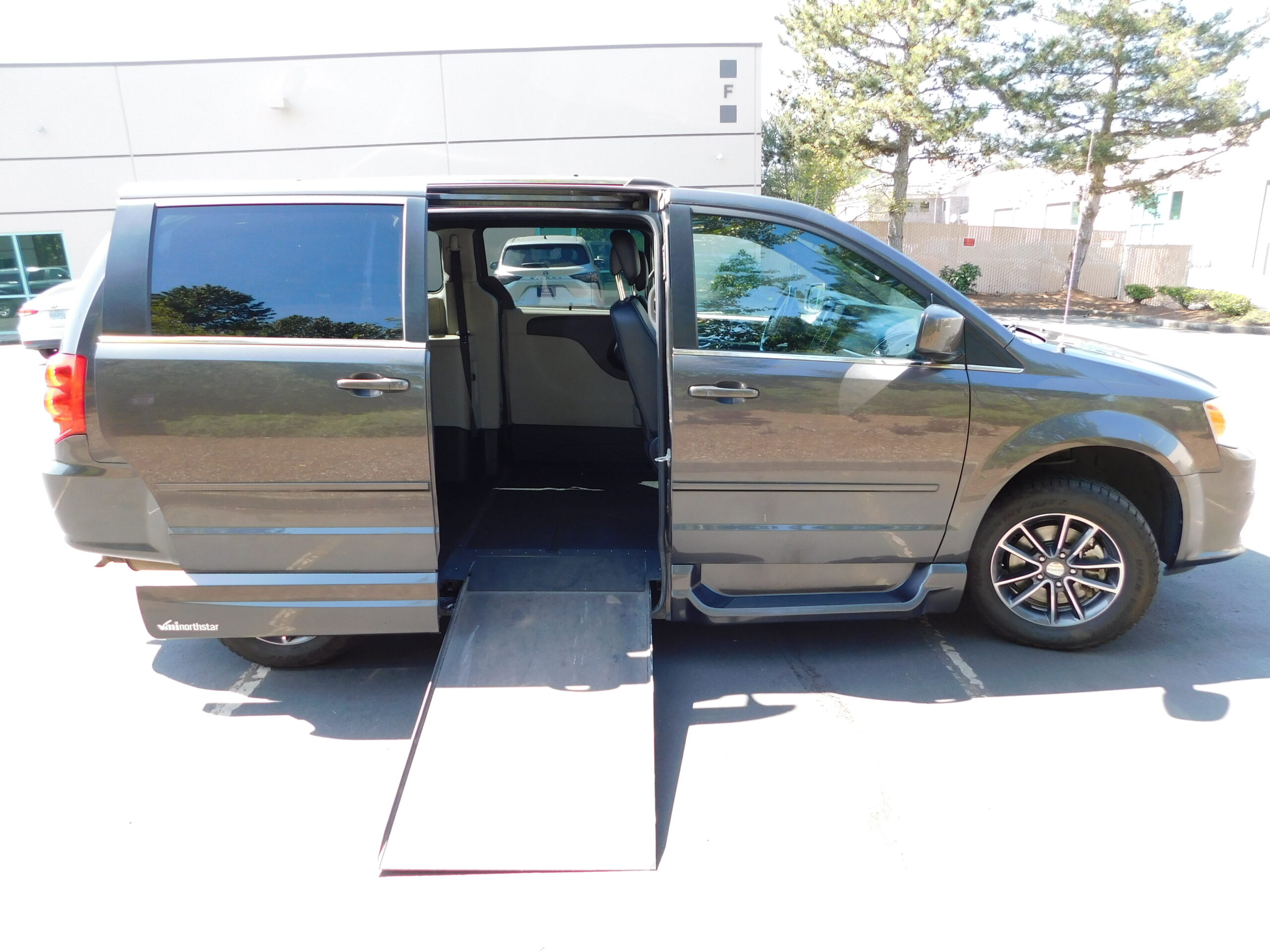 (HR687782A) 2017 Dodge Grand Caravan SXT