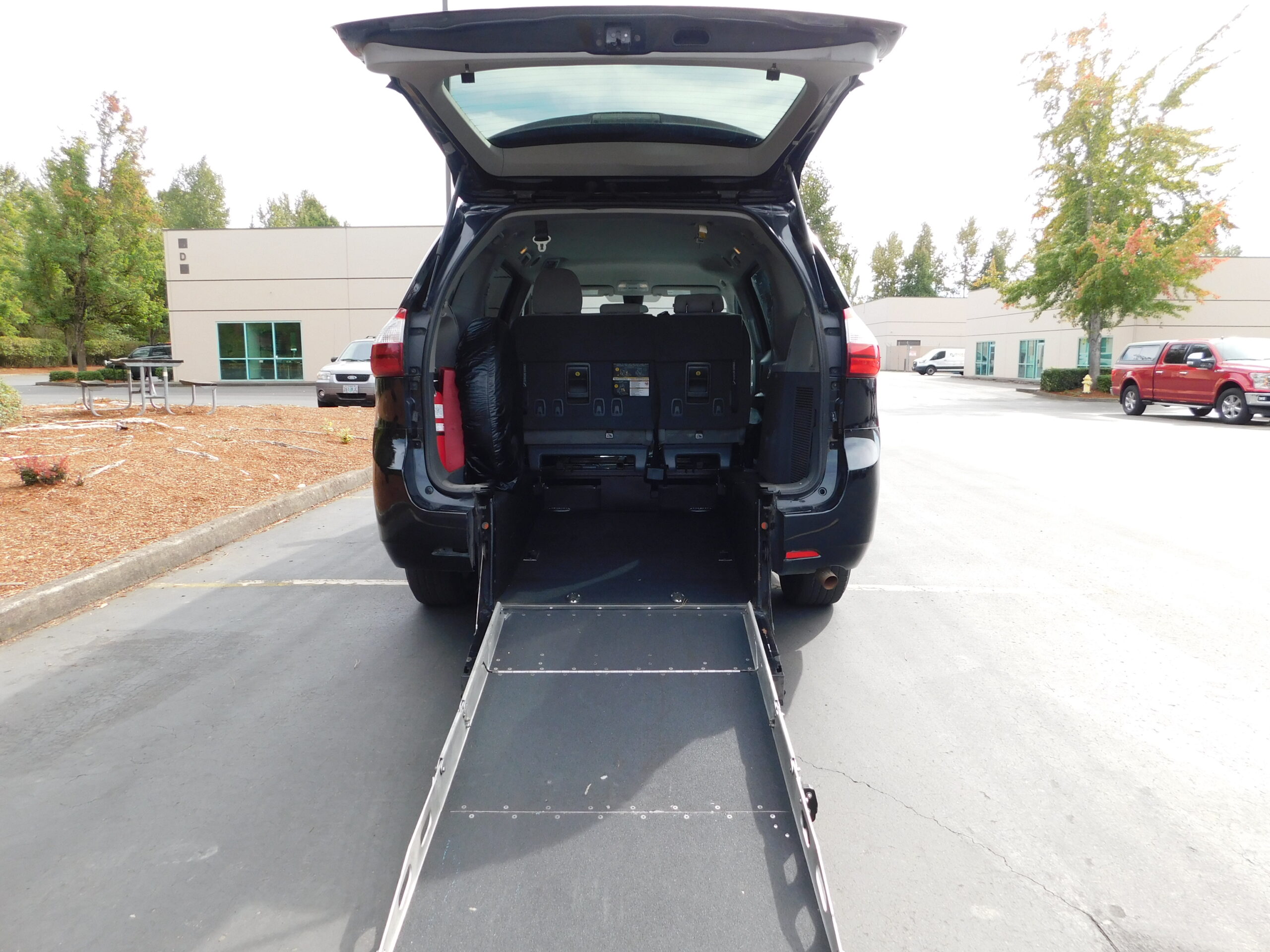 (LS055063) 2020 Toyota Sienna