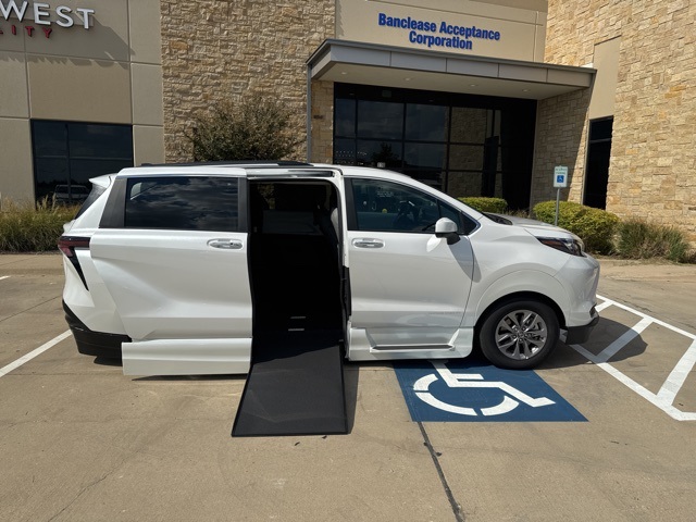 (SS262523) 2025 Toyota Sienna XLE